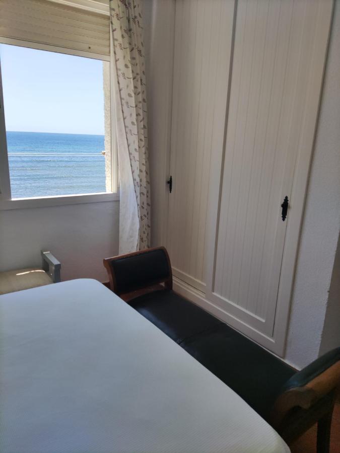 Canos De Meca Apartamento Frente Al Mar 로스 카뇨스 데 메카 외부 사진